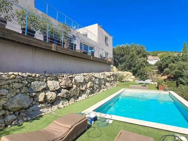 Villa 4 pièces 210 m²