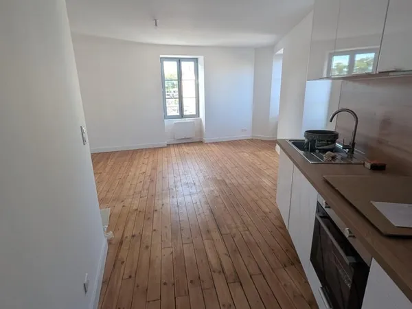 Appartement remis à neuf à louer 2 pièces dont 1 chambre. 42 m² FONTENAY LE COMTE (85)