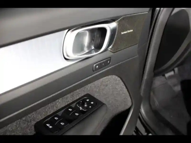 Volvo Xc40 t5 recharge 180 + 82ch plus dct 7 — photo 26