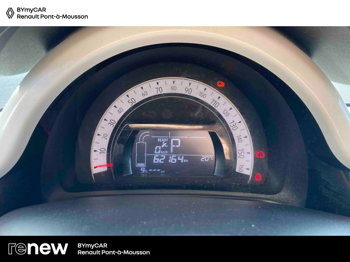 Renault Twingo III E-Tech — photo 20