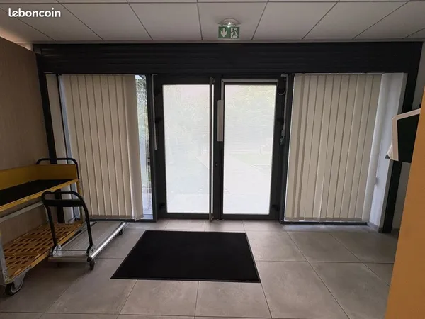 Local commercial 208 m² Les Abymes
