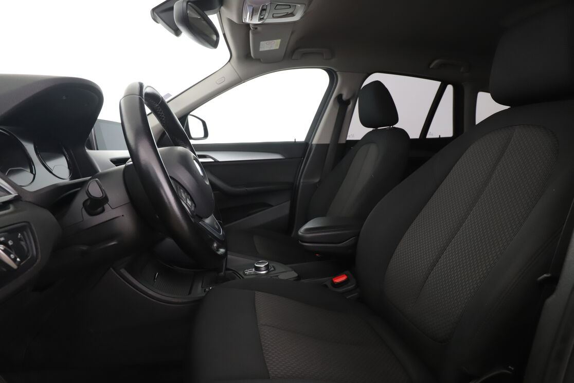 BMW X1 sDrive16d Business Design DKG7 — photo 9