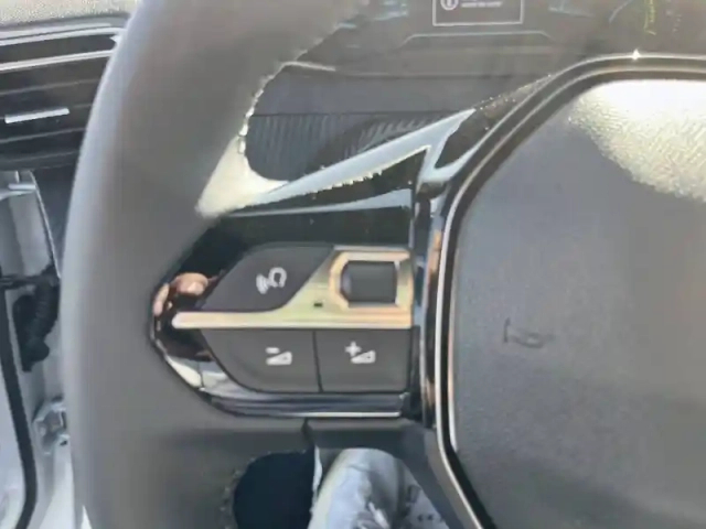 Peugeot 2008 hybrid 110 e-dcs6 — photo 19