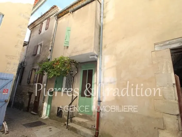 Provence, Céreste, jolie maison de village de 50 m² avec cave