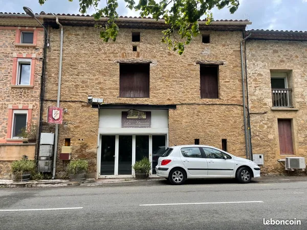 Location LOCAL COMMERCIAL ATYPIQUE