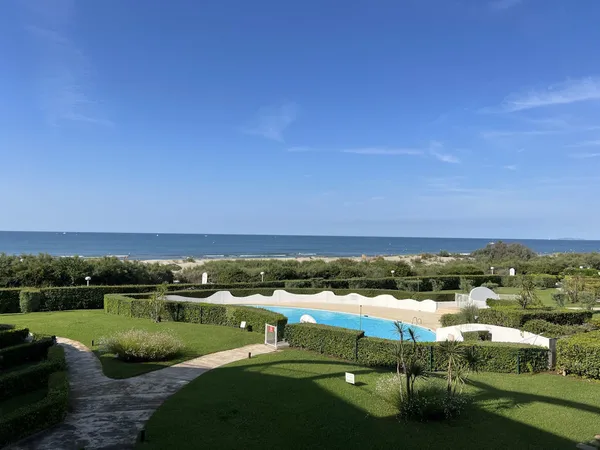GRANDE MOTTE 1ERE LIGNE EN REZ-DE-JARDIN AVEC PISCINE