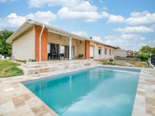 Maison individuelle rénovée 210 m² avec piscine, terrain arboré et appartement indépendant