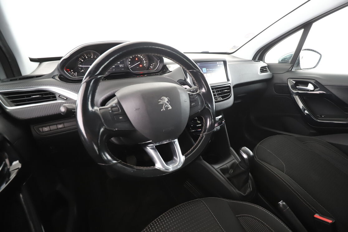 Peugeot 208 1.2 PureTech Allure — photo 10