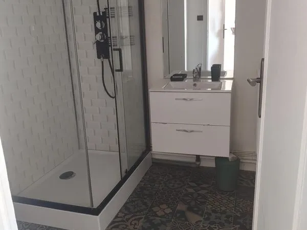 Appartement au 4 étages sans ascenseur 78000