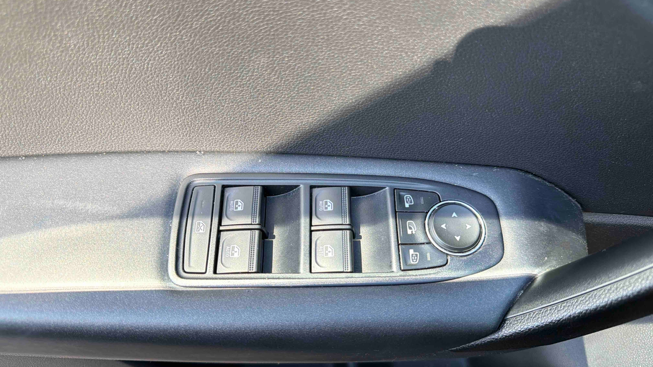 Renault Captur TCe 90 — photo 18