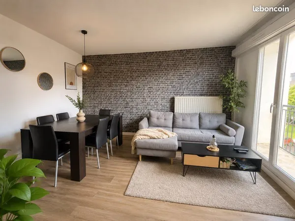 Vannes - Bel appartement T4 rénové avec balcons, cave et parking privé