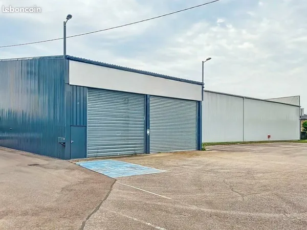 LOCAL D'ACTIVITE 1540 m² LA SAUSSAYE