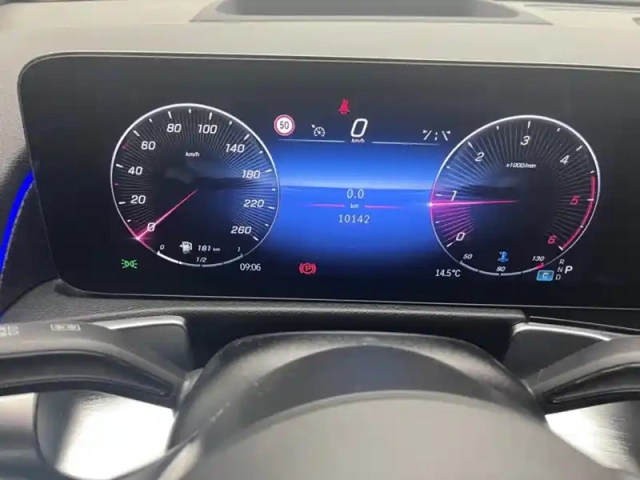 Mercedes Glb 200 d amg line — photo 12