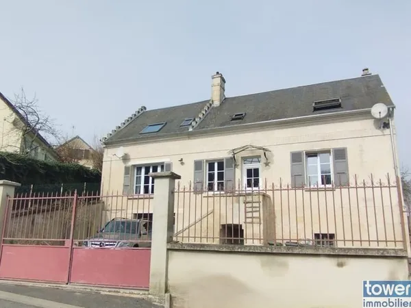 Maison en pierre 5 pièces avec véranda, garage double 2 cav
