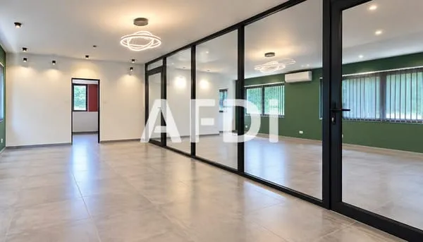Local de 41,25 m² situé au 1er étage de l'Aréna à Schoelche