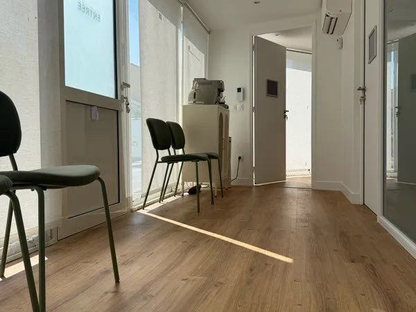 Local professionnel/commercial 85m² — Hyper-centre Le Grau-du-Roi — Forte visibilité