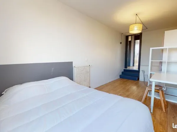 Chambre 4 pièces 90 m²