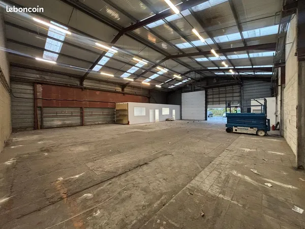 Local 403 m² Plomelin