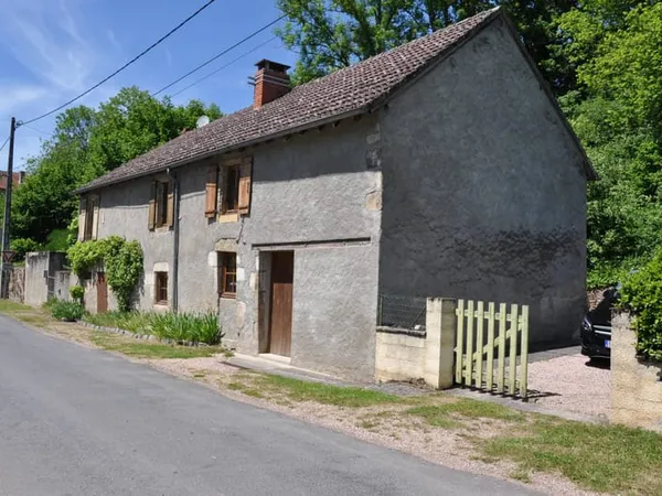 Jolie maison de campagne, 2 chambres et 2823 m2 de terrain