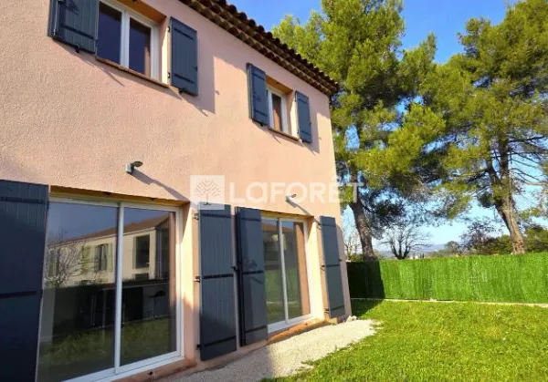 Maison moderne 90 m² avec jardin et garage - quartier Ouest secteur résidentiel