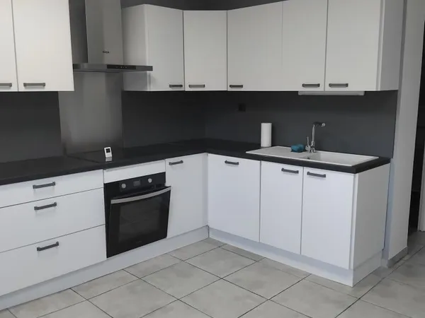 Appartement F3 rénové avec garage - Saint-Romain-le-Puy