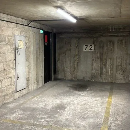 Place de parking (Saint-Ambroise)