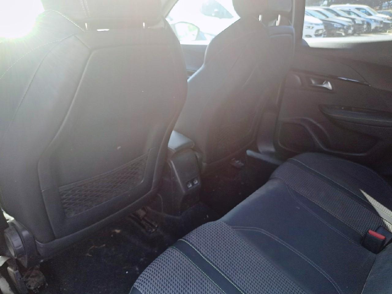 Peugeot 2008 puretech 130 s&s eat8 gt — photo 10