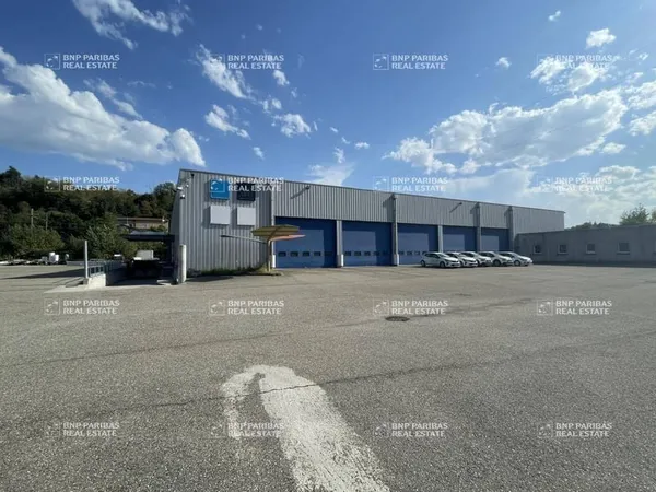 Local d'activité 1061 m²