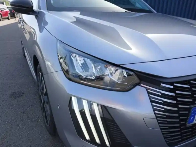 Peugeot 208 turbo 100 ch bvm6 — photo 16