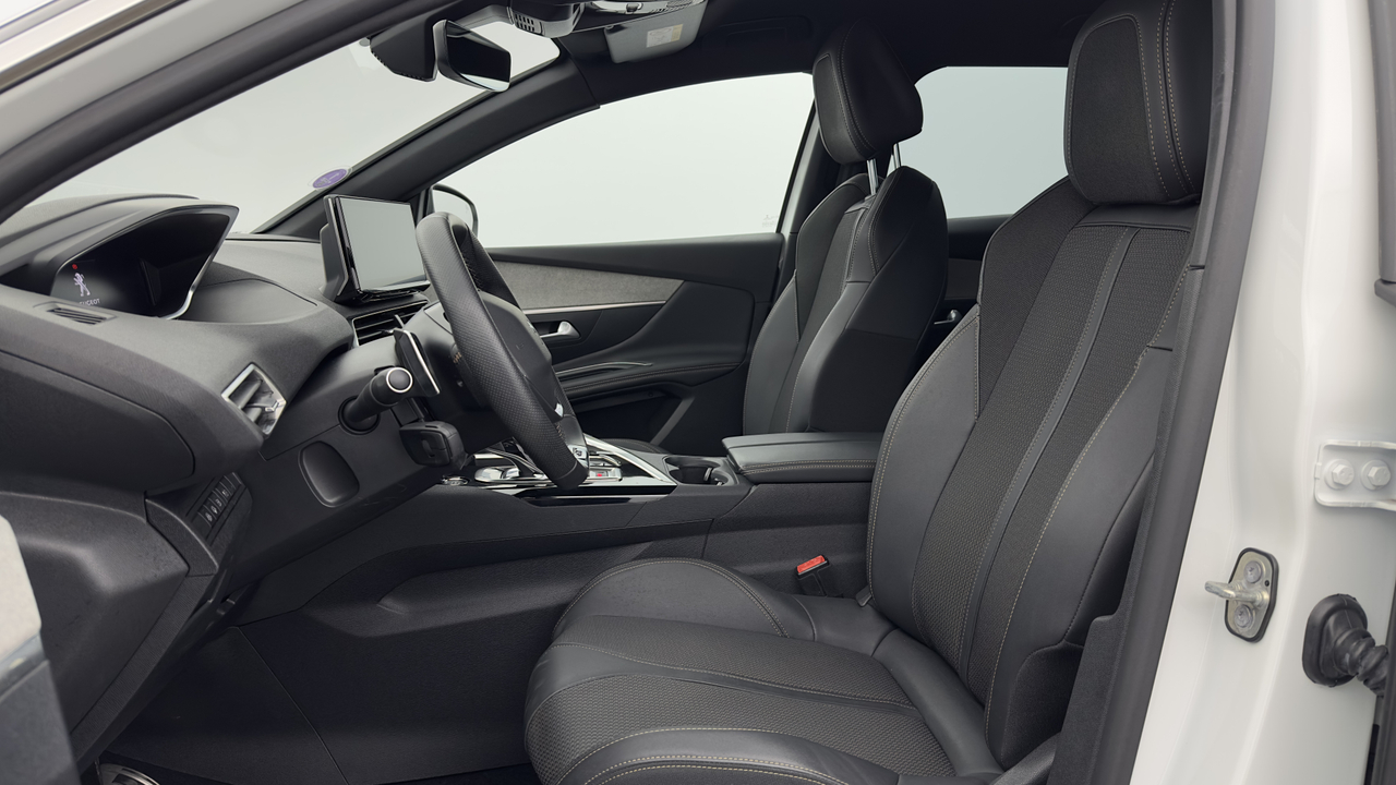 Peugeot 3008 Hybrid 225 e-EAT8 — photo 11