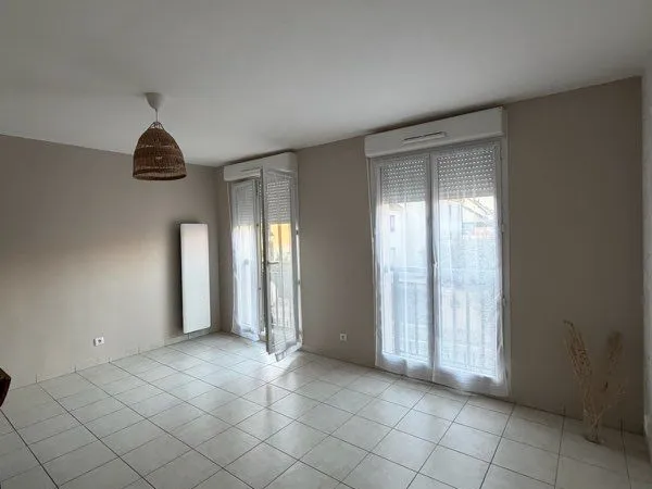 Appartement - F2 - LONGPERRIER