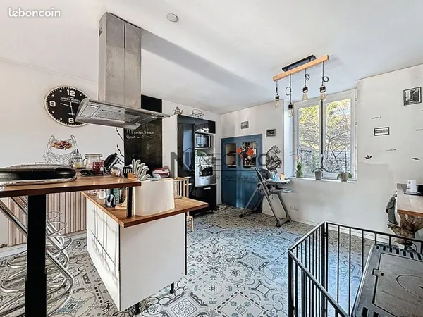 Maison 6 pièces 241 m²