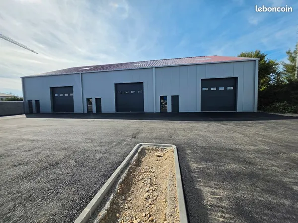 Location local neuf 200m²