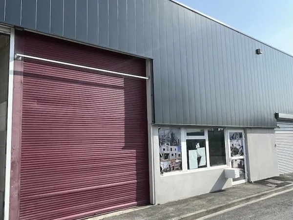 Local commercial 170 m² SAINT MAXIMIN