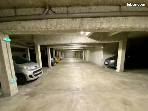 Location Place Parking fermé sous-terrain Les Sorinières