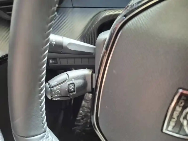 Peugeot 208 turbo 100 ch bvm6 — photo 20