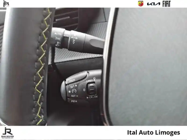 Peugeot 2008 e- 136ch gt — photo 15