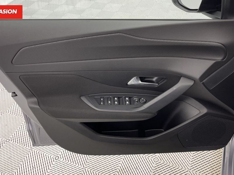 Peugeot 308 III 1.5 BlueHDi 130ch Active Pack — photo 13