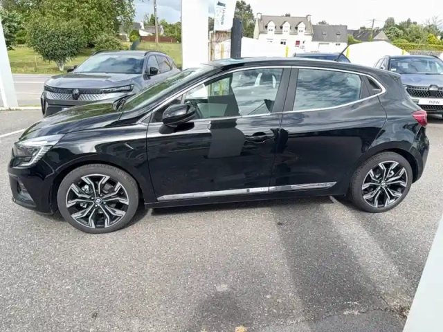 Renault Clio e-tech 140 - 21n — photo 13