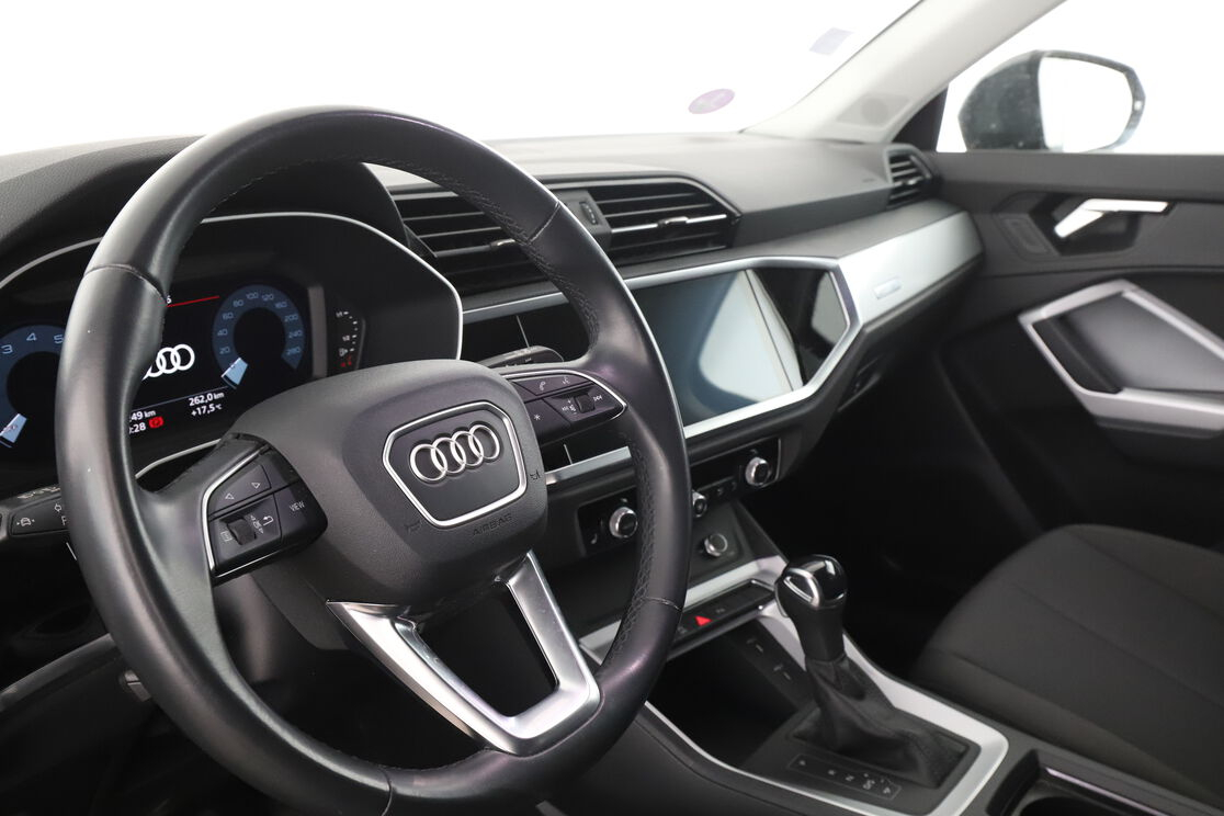 Audi Q3 35 TFSI S Tronic 7 — photo 10
