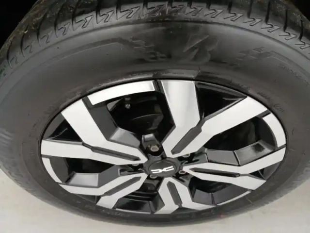Dacia Duster 1.5 blue dci 115ch  journey 4x2 — photo 10