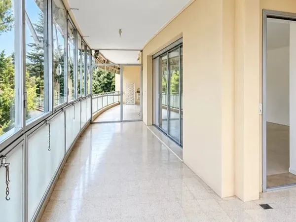 Spacieux 5 pièces de 140 m² avec aperçu mer - Le Cannet