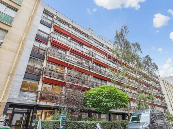 Local 571 m²