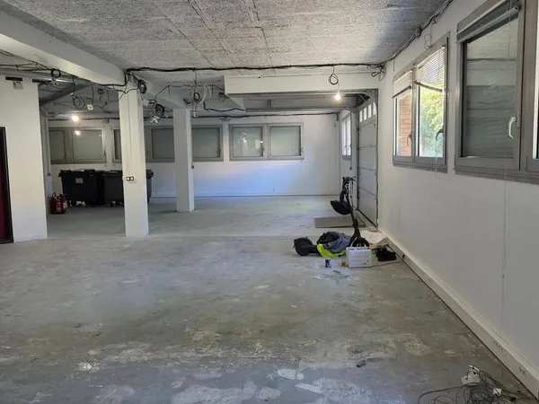 Local d'activité 260 m²