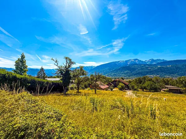 Terrain constructible de 1056 m2 à vendre, coteau de Marignier