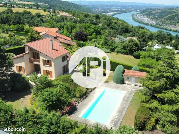Propriété 4 pièces 135 m²