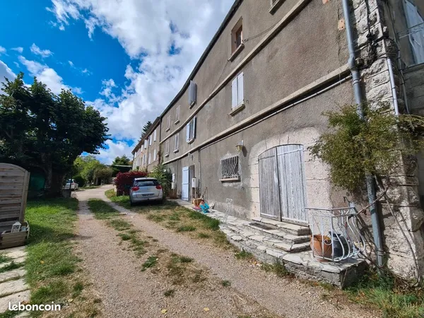 Vend lot andon 5 minutes du village
