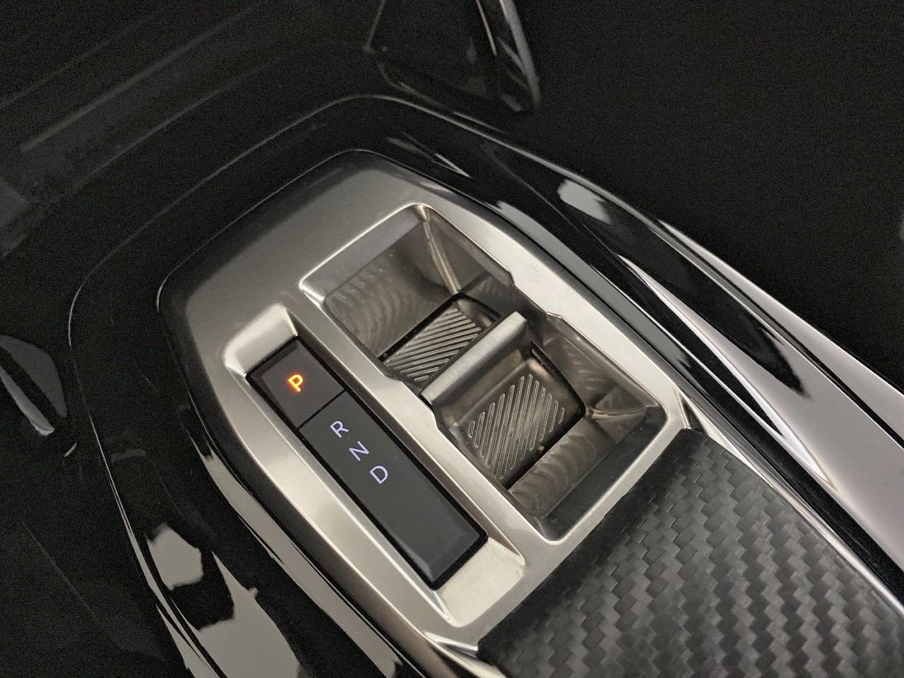 Peugeot 2008 hybrid 145 ch e-dcs6 allure — photo 15