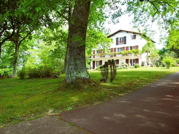 Maison de charme avec vue montagne & potentiel unique
