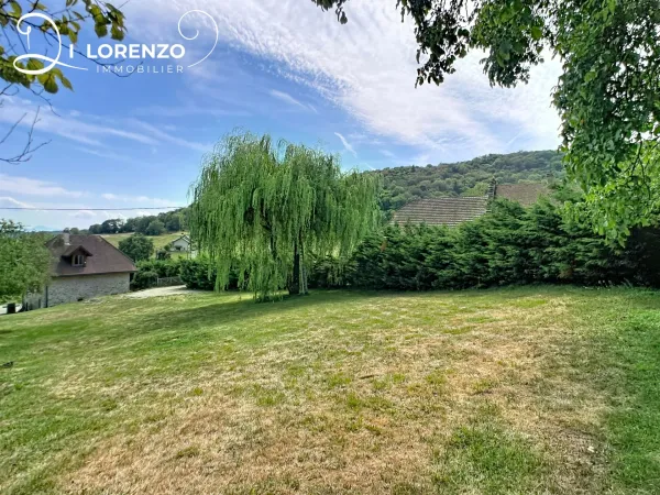 Terrain 744 m²